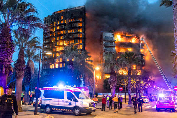 El brutal incendio  de Valencia señala al depredador negocio inmobiliario. ¡Sus beneficios matan!