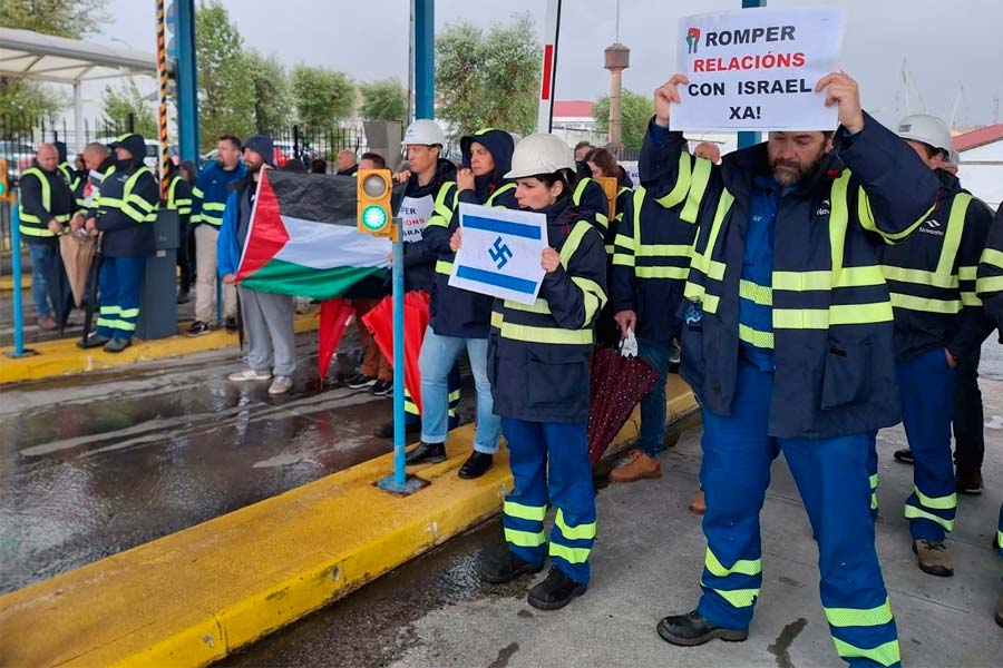 Trabajadores de Navantia Ferrol nos concentramos contra el genocidio sionista del pueblo palestino