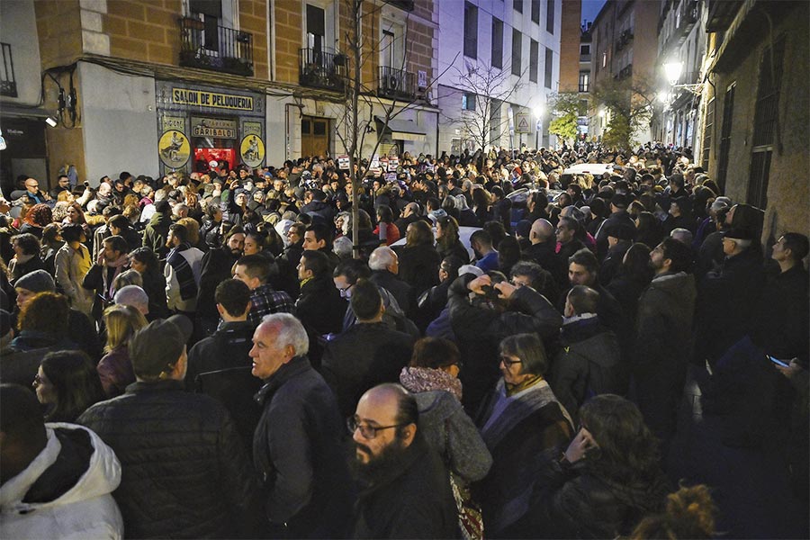 ¡Así se frena al fascismo! Centenares de personas frente a la Garibaldi contra los nazis de Desokupa