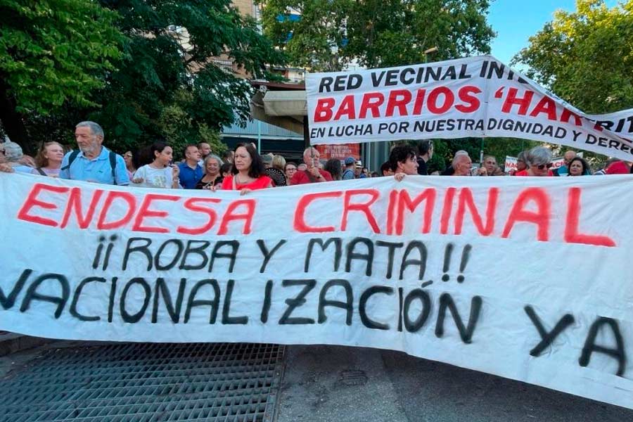 Los barrios obreros de Sevilla se movilizan contra los cortes de electricidad