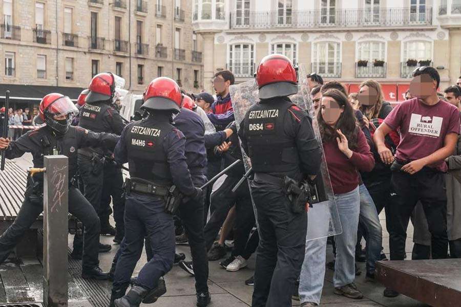 La Ertzaintza reprime con dureza la concentración de GKS en Gasteiz. ¡Basta de brutalidad policial!