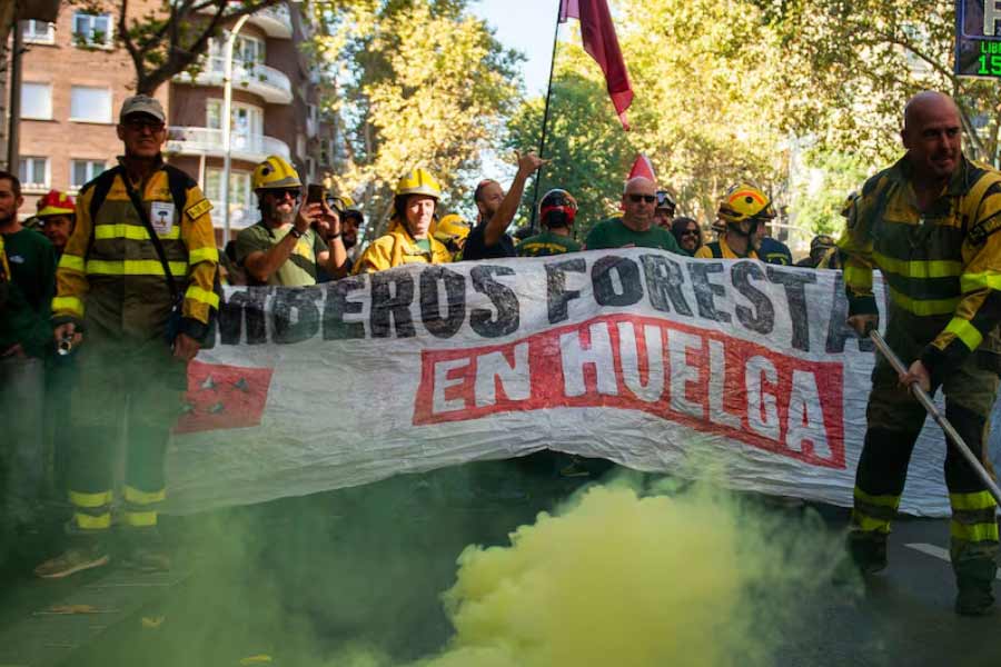 Solidaridad con la lucha de los bomberos forestales de la comunidad de Madrid