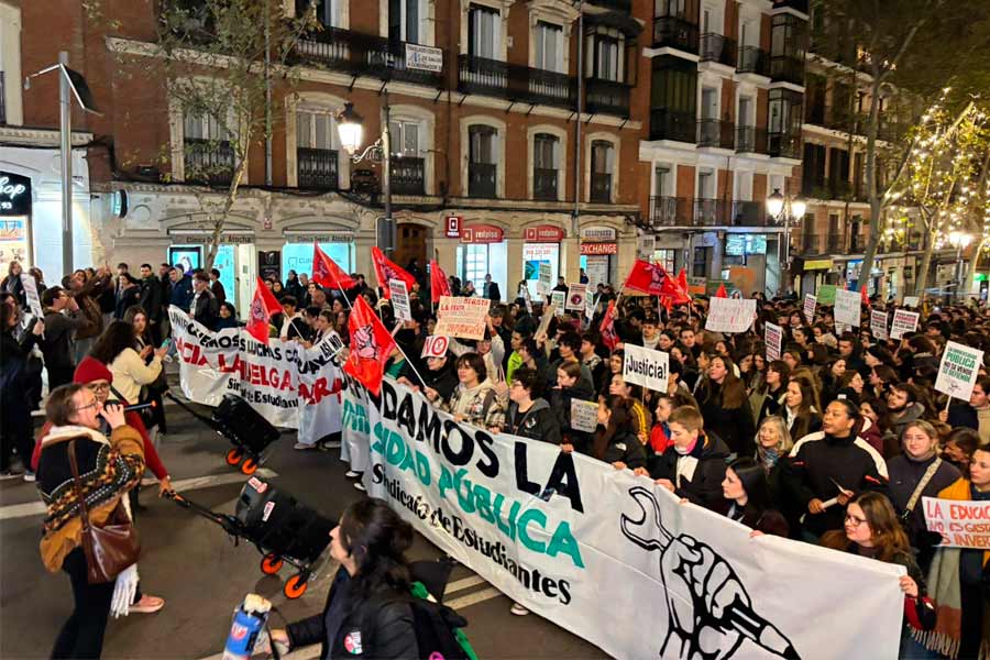 La huelga universitaria en la CAM culmina con una manifestación multitudinaria contra los ataques de Ayuso