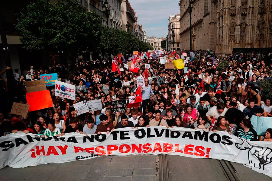 Hemos hecho historia. Un clamor en las calles por Sandra Peña, contra el bullying y los discursos de odio Hemos hecho historia. Un clamor en las calles por Sandra Peña, contra el bullying y los discursos de odio