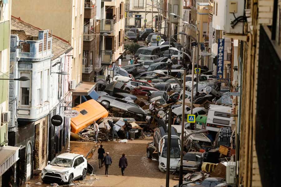 A un año de la DANA, el clamor es mayor: ¡Ni oblit ni perdó! ¡Mazón fora i a la presó! A un año de la DANA, el clamor es mayor: ¡Ni oblit ni perdó! ¡Mazón fora i a la presó!