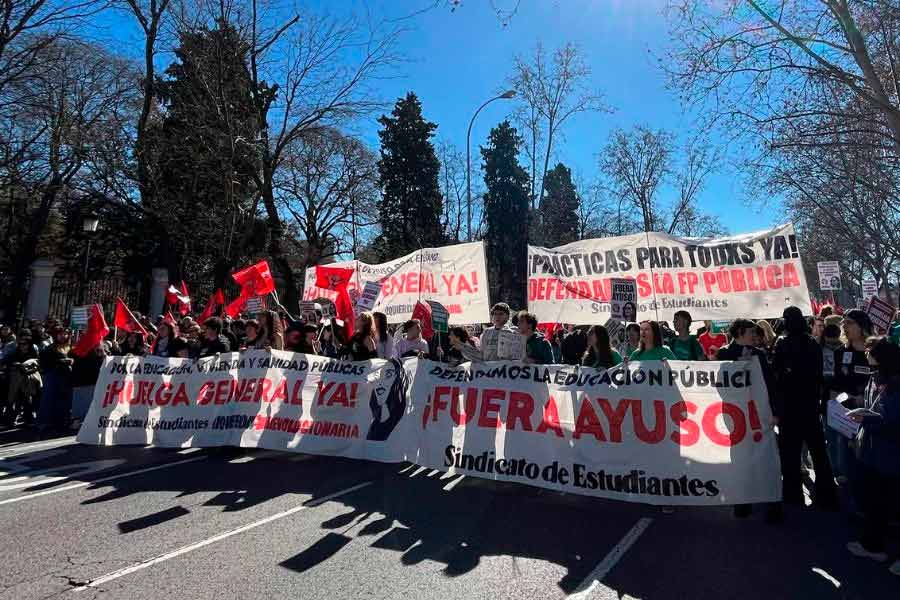 Ayuso quiere destruir la universidad pública. ¡A por la huelga universitaria!