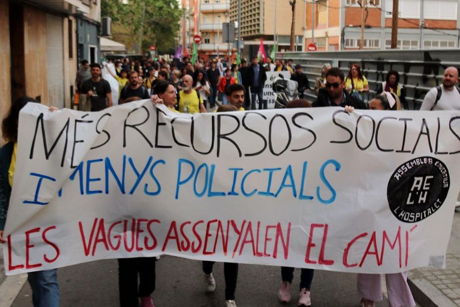 Fuera los Mossos d'Esquadra de nuestros institutos. ¡Menos policía y más recursos para la escuela pública!