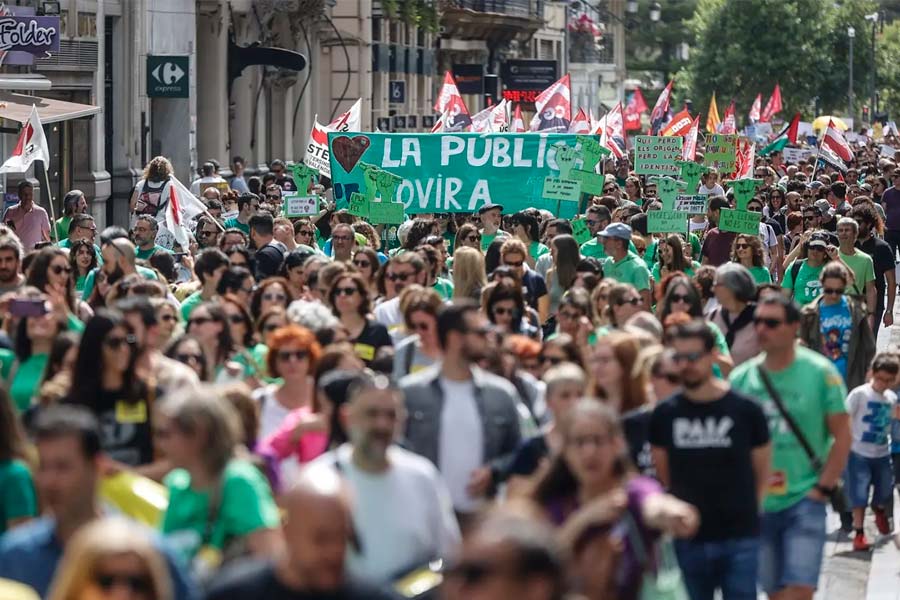 Huelga indefinida del profesorado en el País Valencià. Un levantamiento contra el Govern PP-Vox