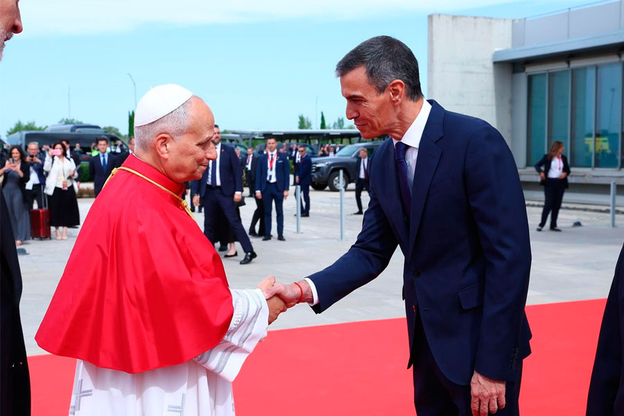 El viaje del papa: un escandaloso lavado de cara a la Iglesia Católica y una vergüenza para la izquierda gubernamental