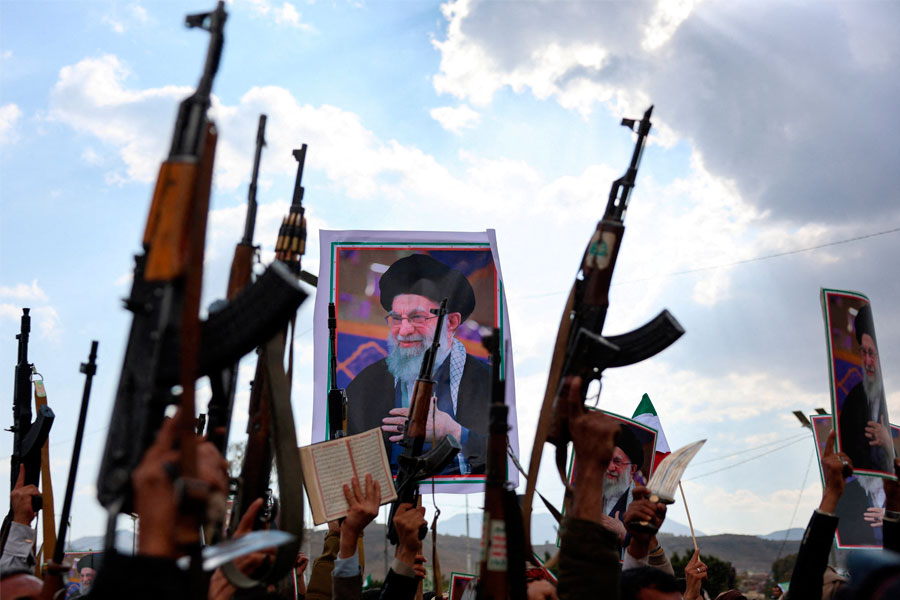 Doce notas sobre el asesinato del ayatolá Jameneí