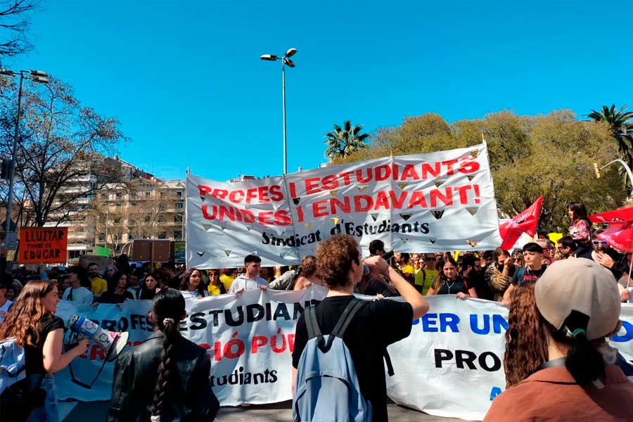 La escuela pública en Catalunya en pie de guerra: ¡No queremos Mossos ni precariedad!¡Queremos educación pública y de calidad! 