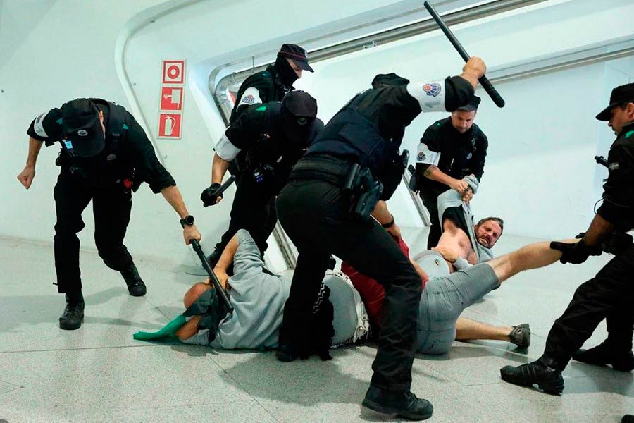 Brutalidad de la Ertzaintza contra los activistas de la Global Sumud Flotilla en Loiu
