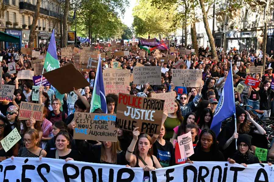 Solidaridad con la lucha estudiantil en Francia. ¡Basta ya de represión policial!
