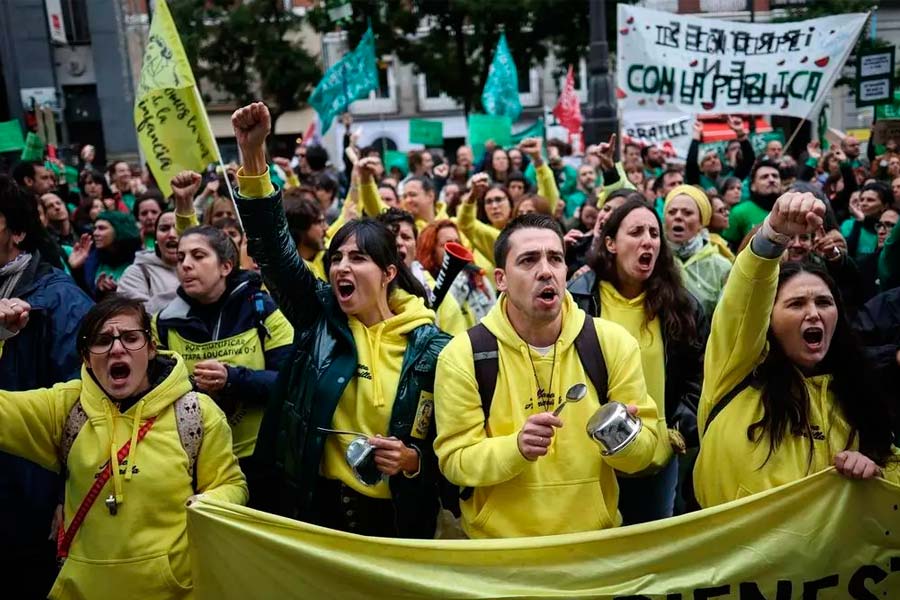 ¡La  represión policial no nos intimida, esta huelga educativa la vamos a ganar!