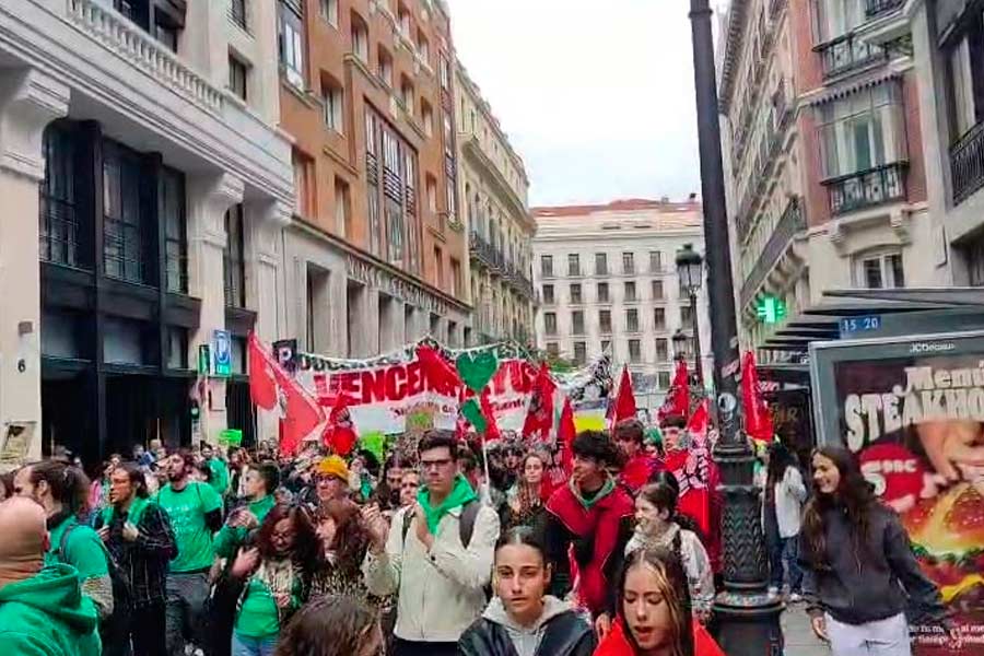 ¡La  represión policial no nos intimida, esta huelga educativa la vamos a ganar!