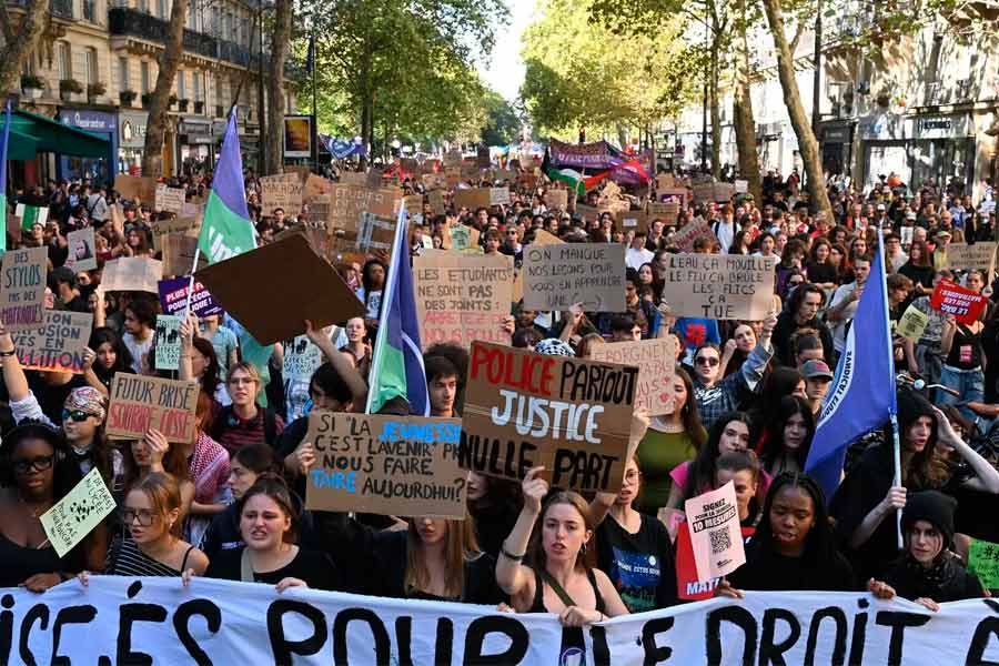 La rebelión revolucionaria de la juventud incendia Francia y se extiende por Europa