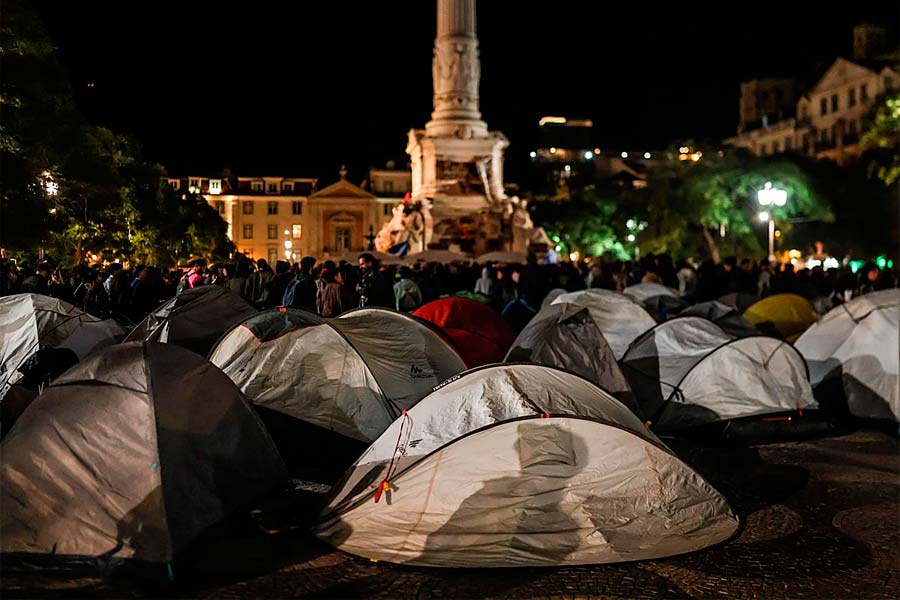 La policía desaloja violentamente la acampada de Lisboa  y Oporto