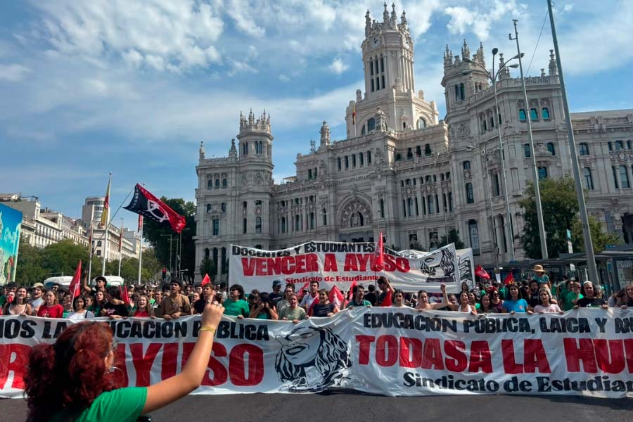 Madrid. Una manifestación arrolladora en defensa de la educación pública. ¡A por la huelga indefinida!