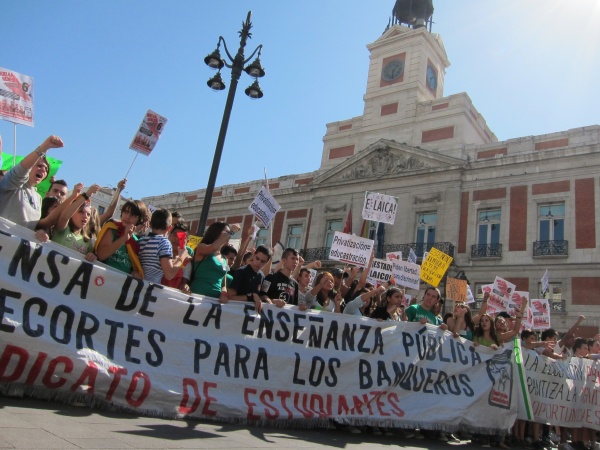 jovenes-marchan-espana-recortes-escuela-publica_1_910541